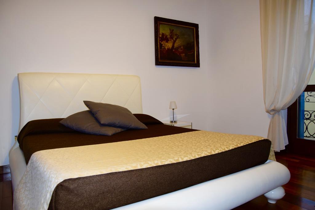 Ball Apartments Loc 04163 Verona Pokoj fotografie